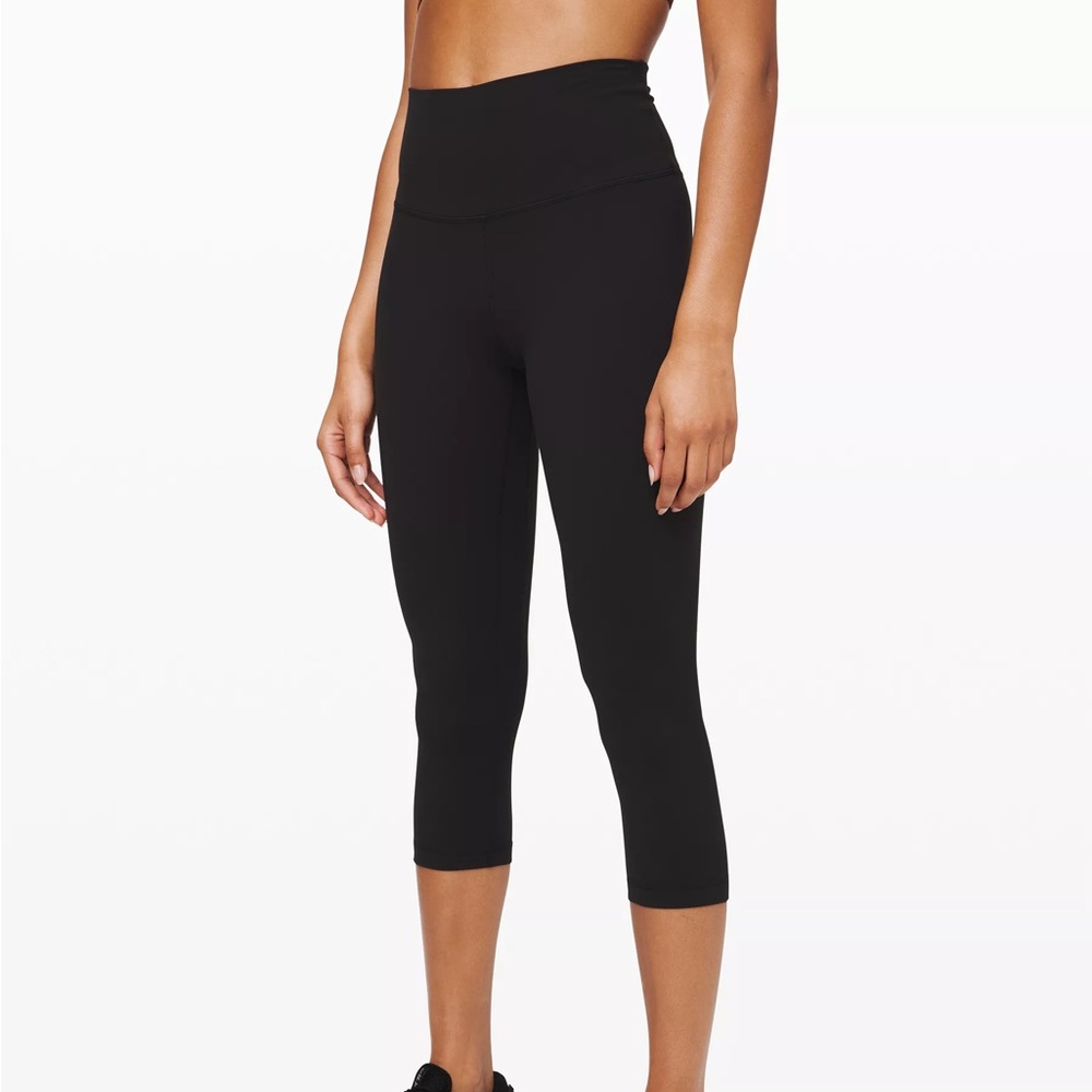 Lululemon Women’s Black Cropped Athletic Leggings
